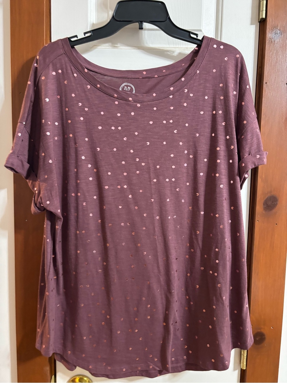 Maurices Plum Short Sleeve Tee with Light Pink Polka Dots